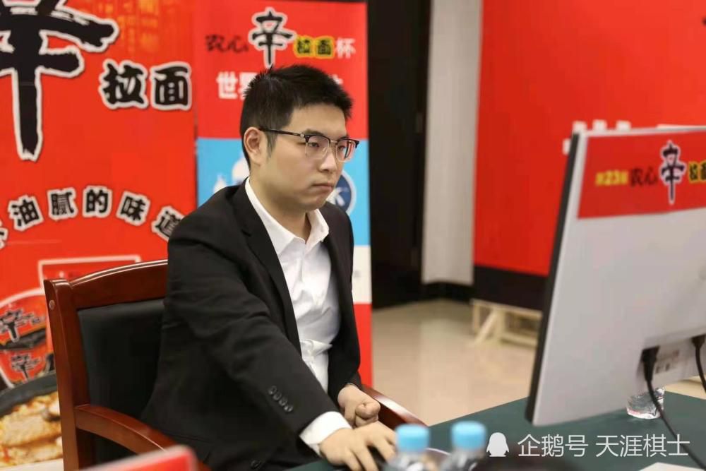 第32分钟，勒沃库森打出一次反击，弗林蓬前场右路低平球横传到禁区内，希克跟进推射破门，2-0！